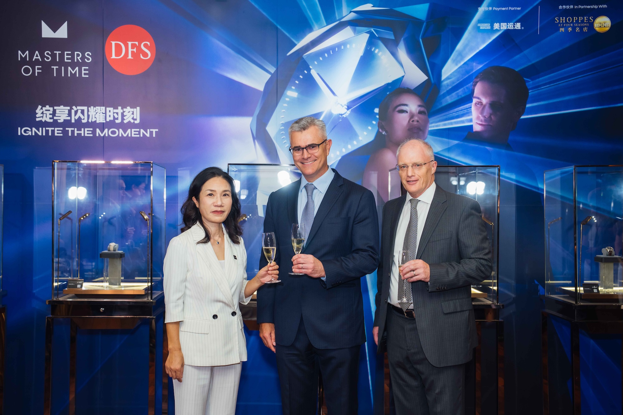 Event stakeholders including DFS’ Johan Pretorius (centre), Sands’ Timothy Jones (right) and Yamin Zhu (left), CEO of Express Company, American Express’ joint venture, mingled with fellow watch enthusiasts and fine jewellery collectors for the dazzling event