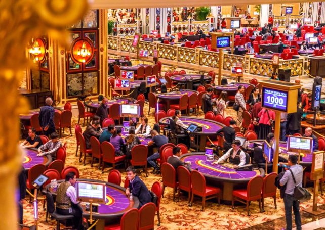 Should casino workers be licensed or accredited?