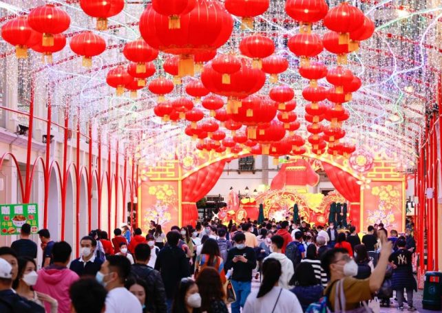 Almost a million tourists expected over 8 days of Chinese New Year