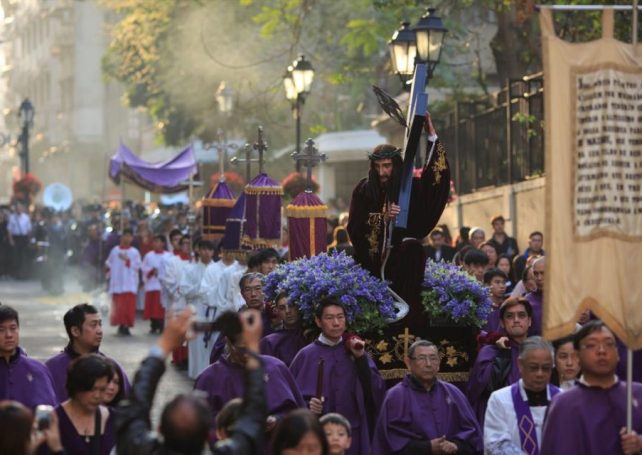Catholic procession marks the beginning of the Lenten season