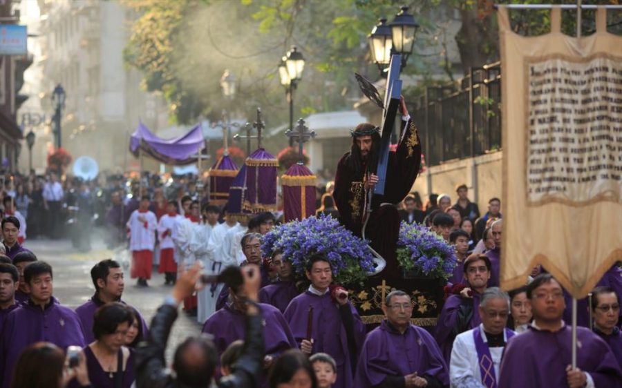 Catholic procession marks the beginning of the Lenten season