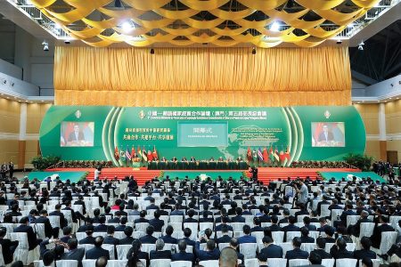 China's Premier Li Keqiang addresses delegates at the 5th Ministerial Conference of the Forum for Economic and Trade Cooperation between China and Portuguese‑speaking countries, held in 2016