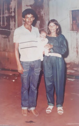 Gomes with his father and mother in Paraná, Brazil in 1987