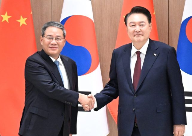 China and South Korea are to resume free trade talks