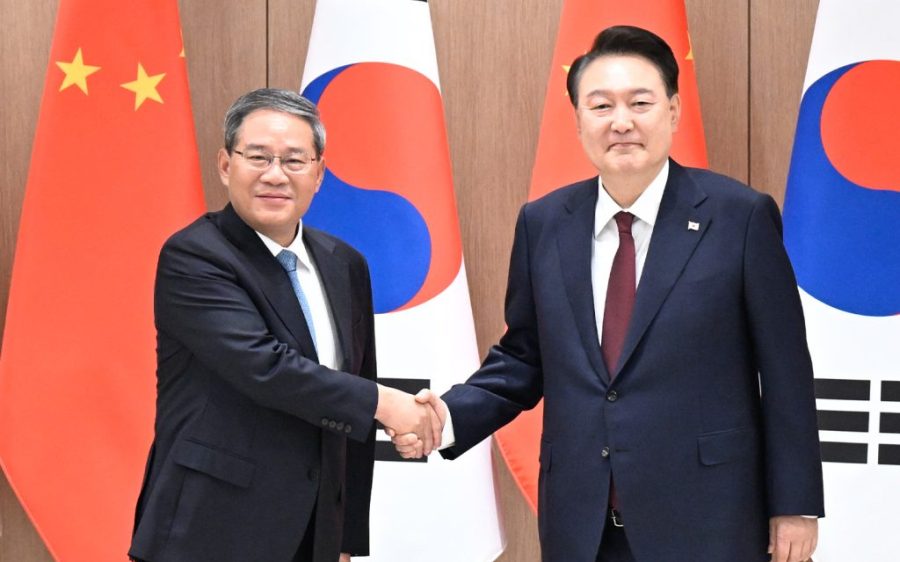 China and South Korea are to resume free trade talks