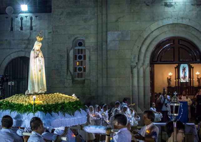 The Fátima procession draws huge crowds to the streets of Macao