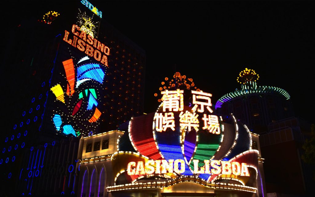 All the big casinos run free shuttle buses, connecting their establishments with different parts of Macao, including the ferry terminals, airport and Border Gate