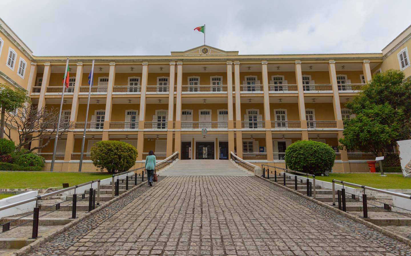 The Portuguese consulate actually has vacant appointment slots 