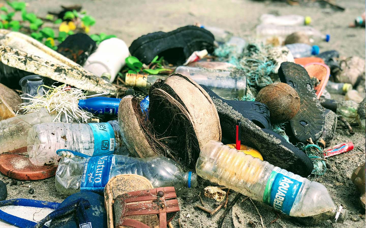 Floating refuse swamps Macao’s beaches