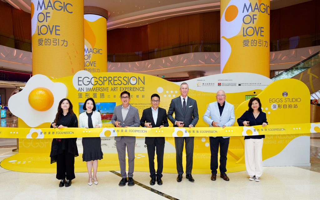 [Left to right] Vivian Cai, Hazel Wong, Cheang Kai Meng, Cheng Wai Tong, Kevin Kelley, Henk Hofstra and Vita Wong pictured at the ribbon-cutting ceremony during the launch of  Eggspression – An Immersive Art Experience at Galaxy Macau