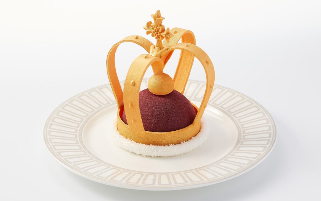 Available in limited quantities every day, The Crown (centre) is a work of chocolate art - Cotai desserts