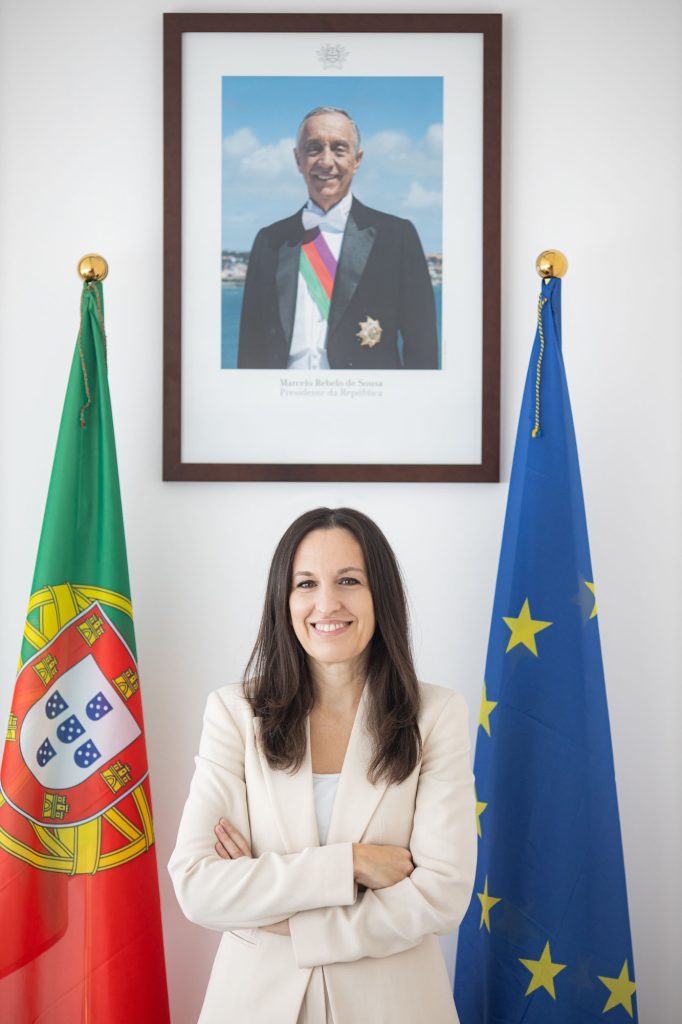 When she was still a child, Menezes Cordeiro was told by the Chinese ambassador to Guinea-Bissau that she would one day visit and work in China