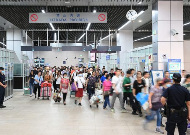 Macao breaks single-day border crossing record 