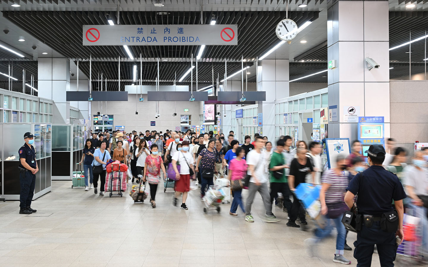 Macao breaks single-day border crossing record 