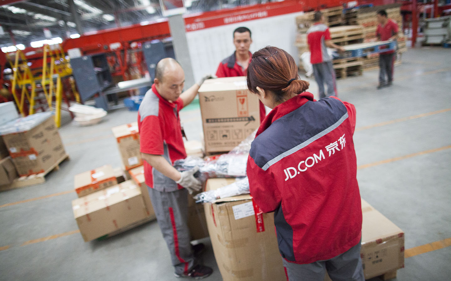 China’s parcel delivery milestone indicates a busy e-commerce sector