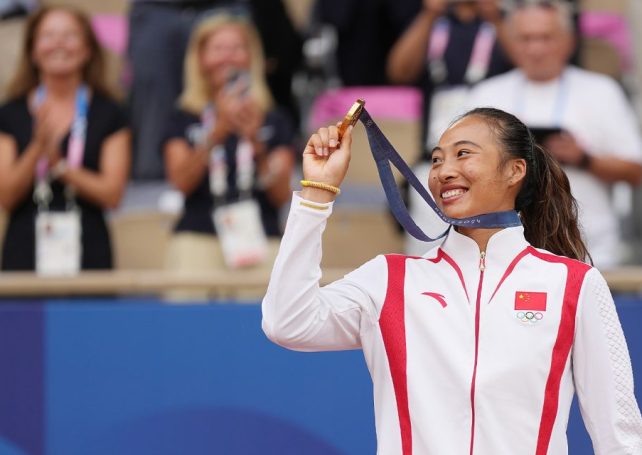 Who is Zheng Qinwen, China’s gold medalist in the women’s singles?