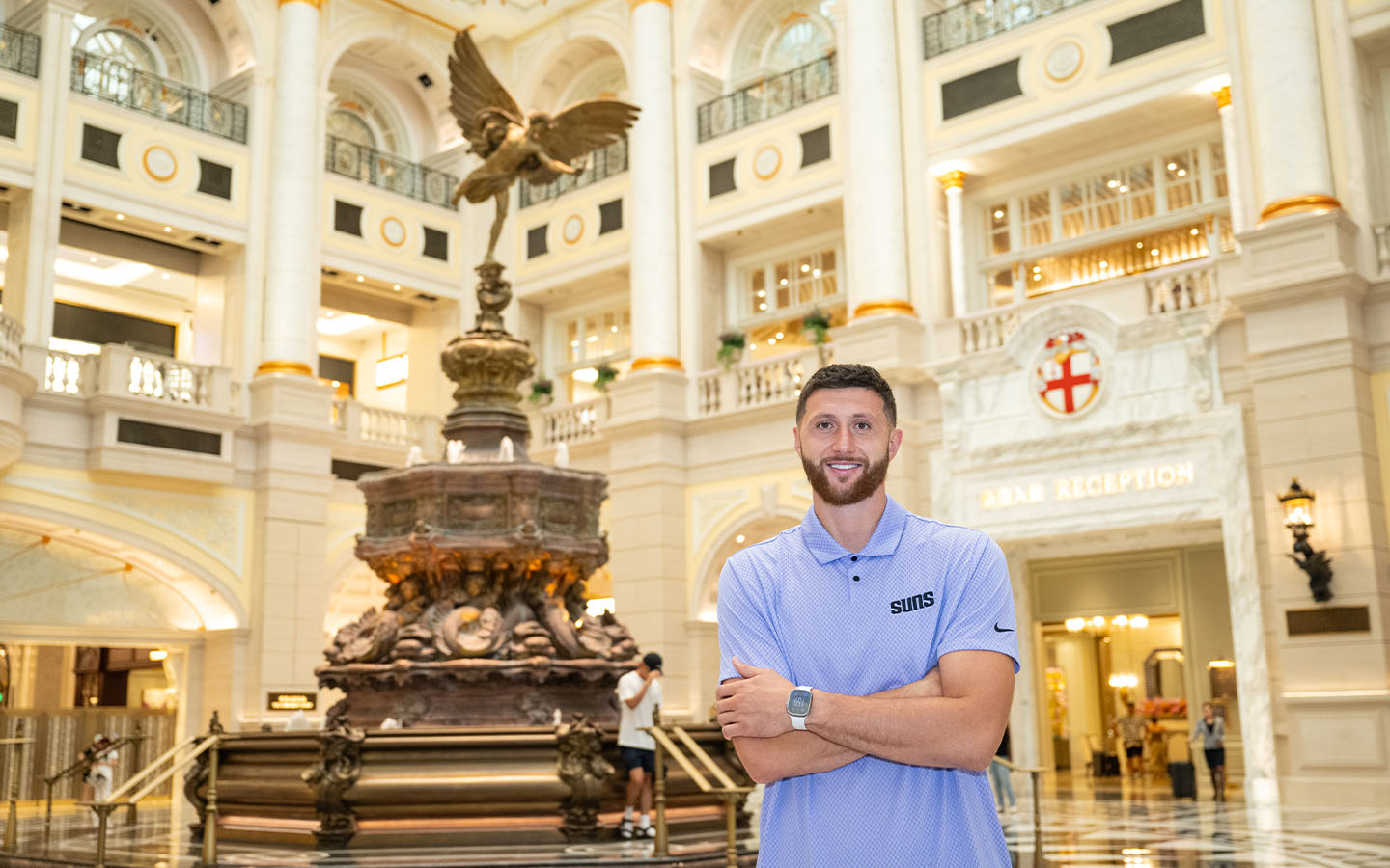 Jusuf Nurkić posing in the lobby of the Londoner Macao