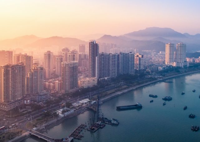 People from Macao and Hong Kong spend 454 million yuan in Zhuhai each month