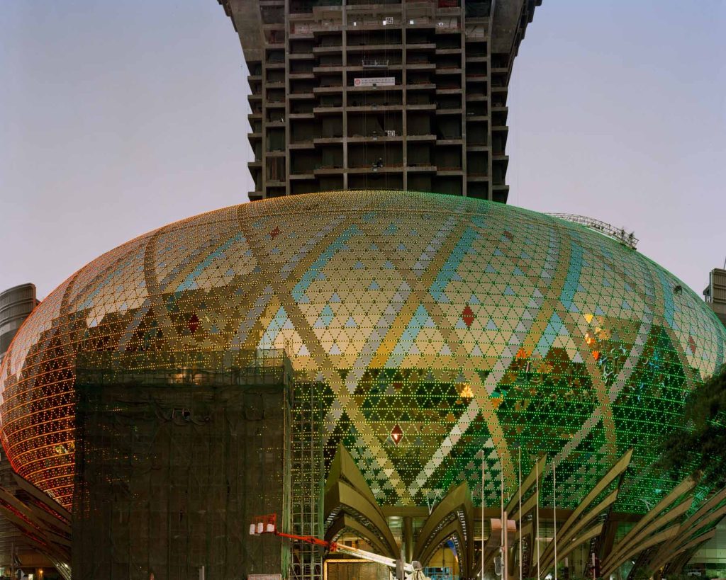 The Grand Lisboa rises slowly above the peninsula on 29 January 2007