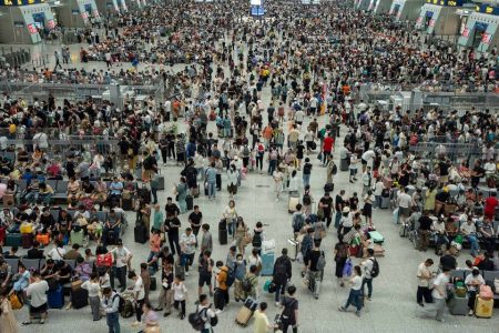 Domestic travellers across China are spending less, in spite of stimulus