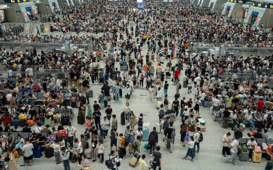 Domestic travellers across China are spending less, in spite of stimulus