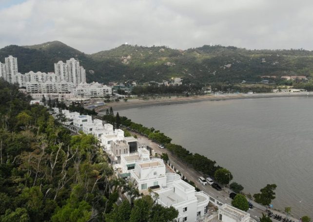 Hác Sá Beach is closed due to high E. coli levels