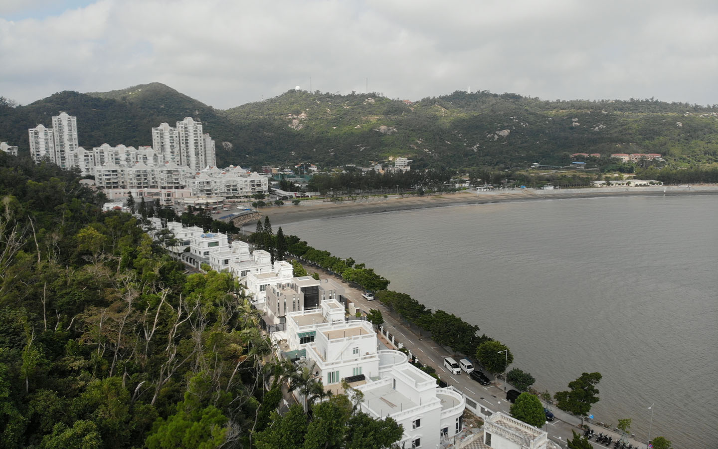 Hác Sá Beach is closed due to high E. coli levels