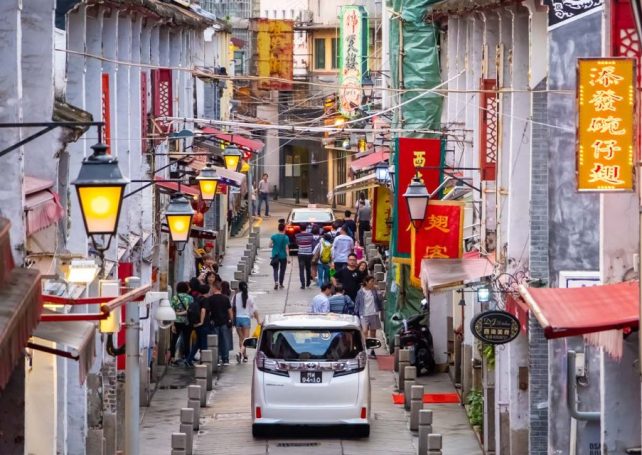 Rua da Felicidade is now partly open to vehicular traffic again