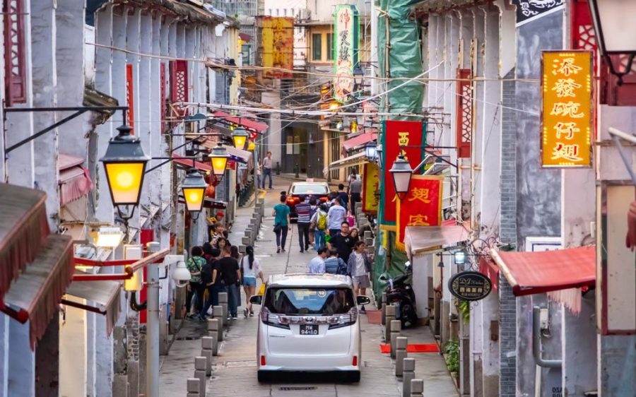 Rua da Felicidade is now partly open to vehicular traffic again