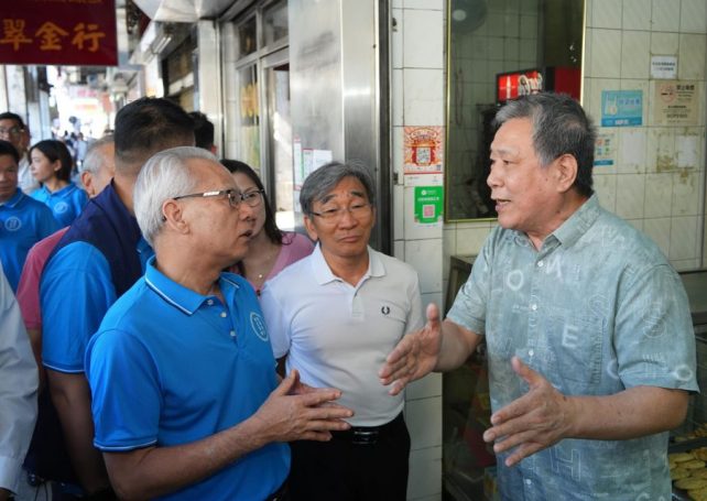 Sam Hou Fai visits the Inner Harbour district on his third community walkabout 