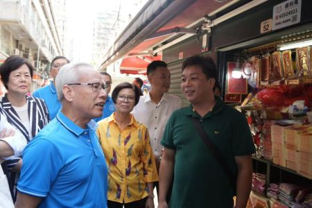 Sam Hou Fai goes on his first community walkabout as presumptive CE