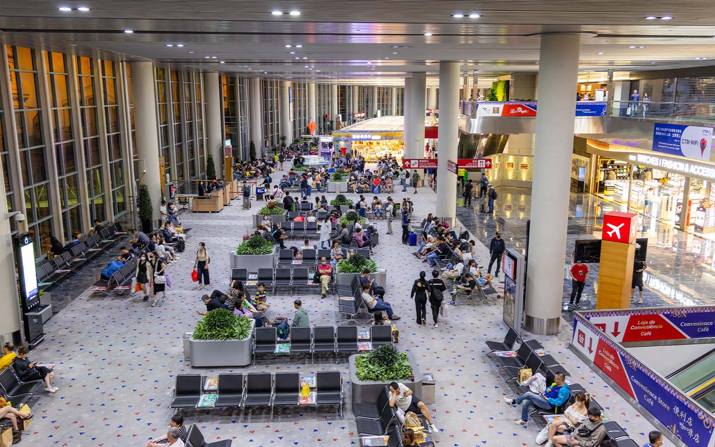 Airport passenger numbers rebound, but remain below pre-pandemic levels 