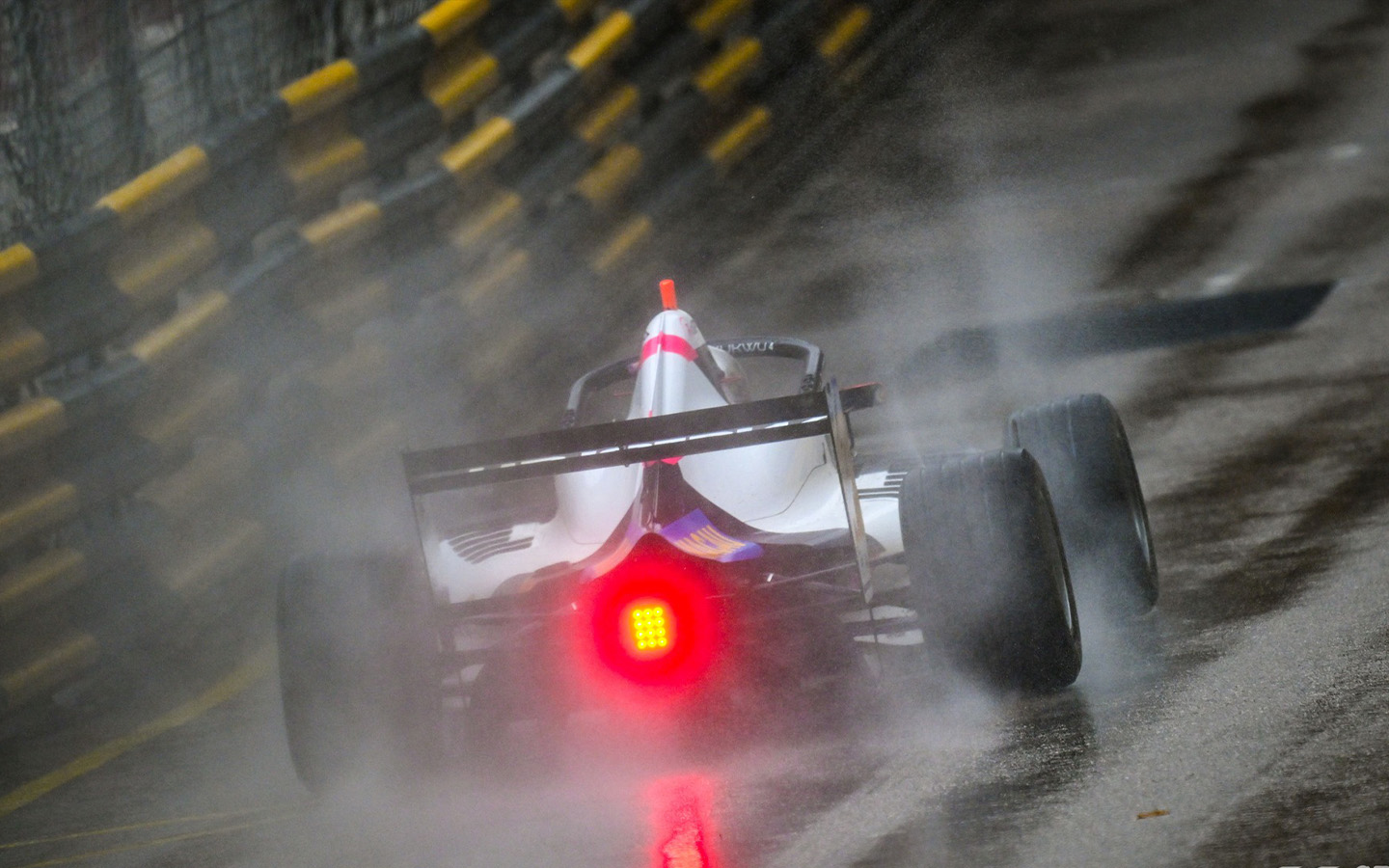 Macau Grand Prix Qualifying: Mixed results in rainy conditions