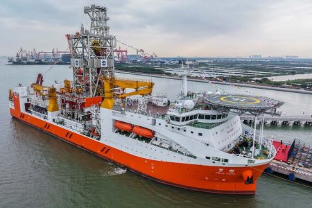 Meng Xiang, a deep-drilling ship, has been launched in Guangzhou