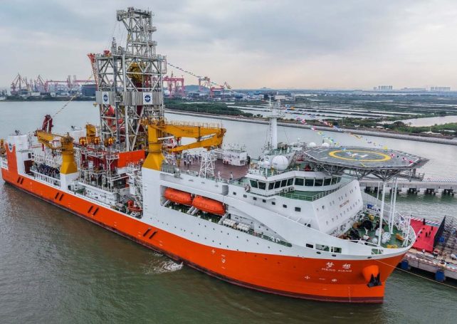 A deep-drilling ship, the first of its kind, has been launched in Guangzhou