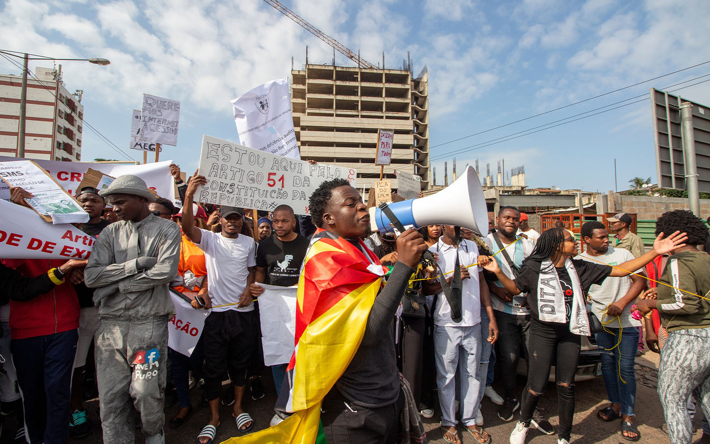 Protestors clash with security forces in Mozambican capital