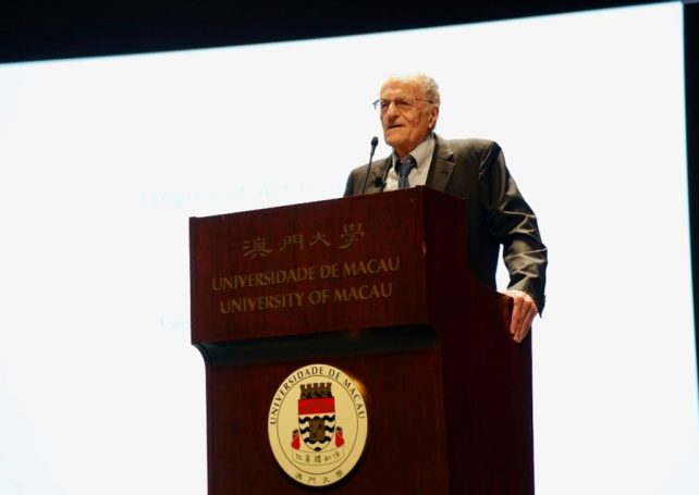 Nobel laureate Thomas Sargent delivers a lecture at the University of Macau