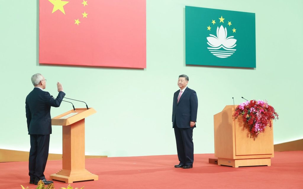 During his visit to Macao from 18 to 20 December, President Xi Jinping administers the oath of office to Macao’s new chief executive, Sam Hou Fai