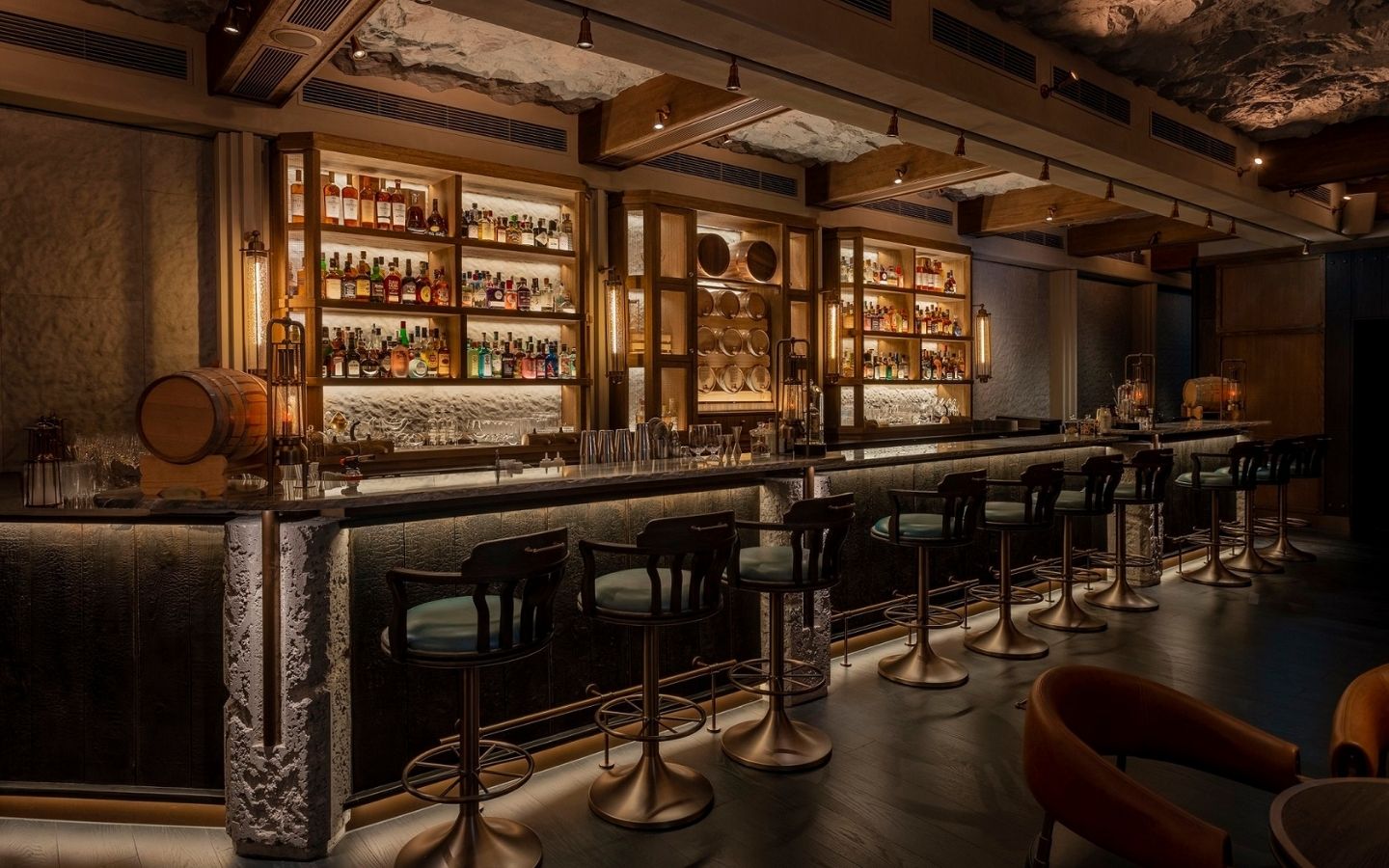 Six reasons to visit Long Bar at Raffles at Galaxy Macau