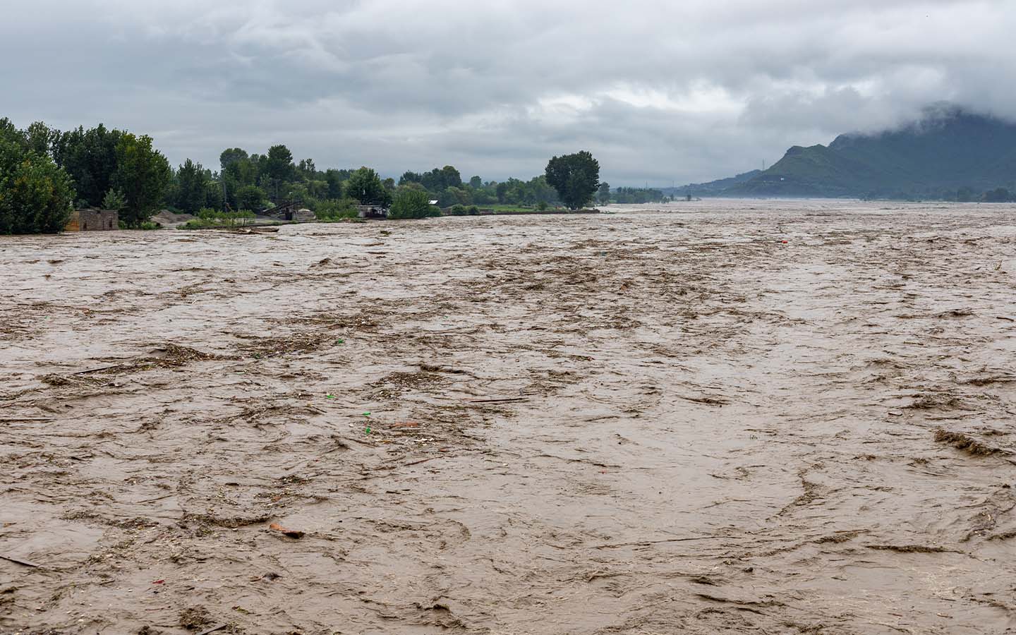 Flooding in Mozambique traps thousands as rainy season worsens