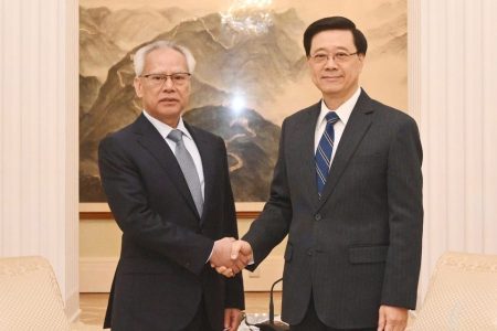 Chief Executive Sam Hou Fai meets Hong Kong’s leader to boost cooperation