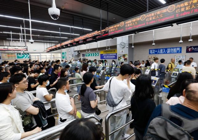 Visitor arrivals slow as the Lunar New Year holiday draws to a close 