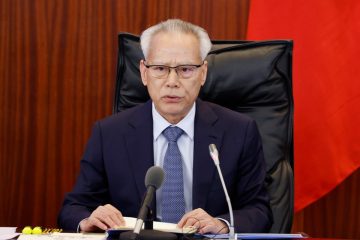 Urging ‘crisis awareness,’ Sam Hou Fai says Macao could face a budget deficit