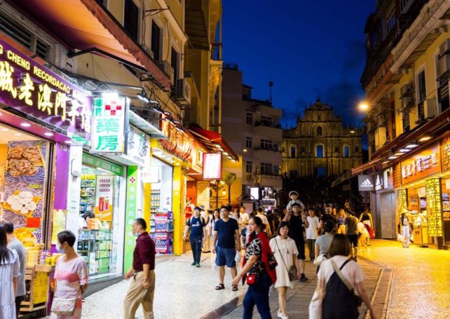 Lawmakers voice concerns for the future of small businesses in Macao