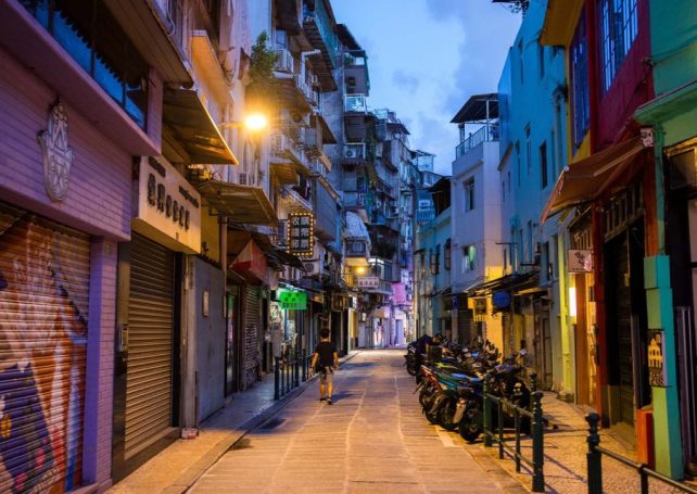 Macao’s retail sales continue to fall, latest figures show