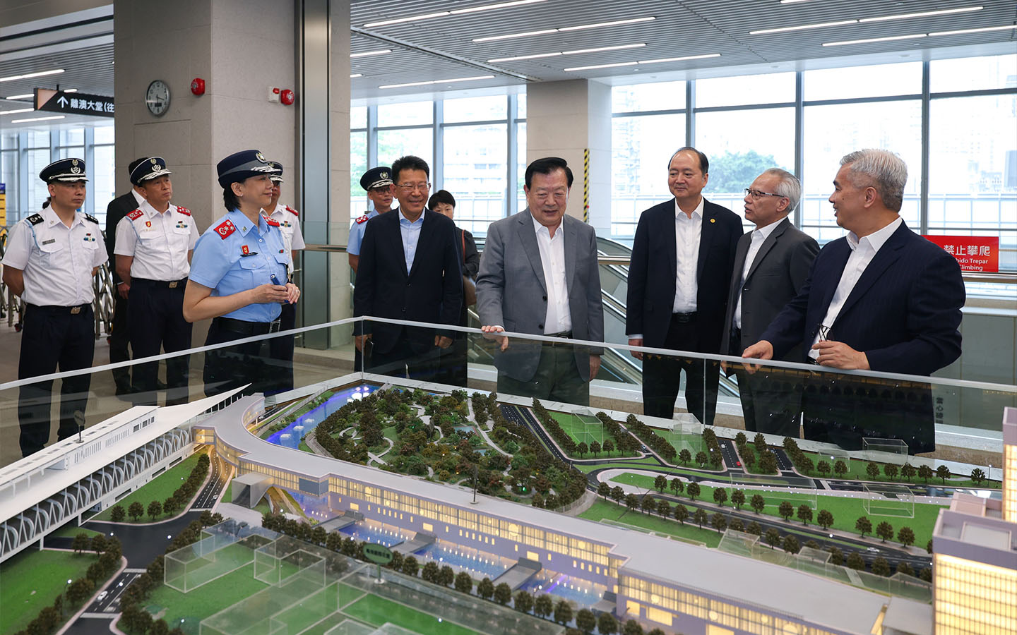 Top official continues Macao inspection tour with focus on development and culture