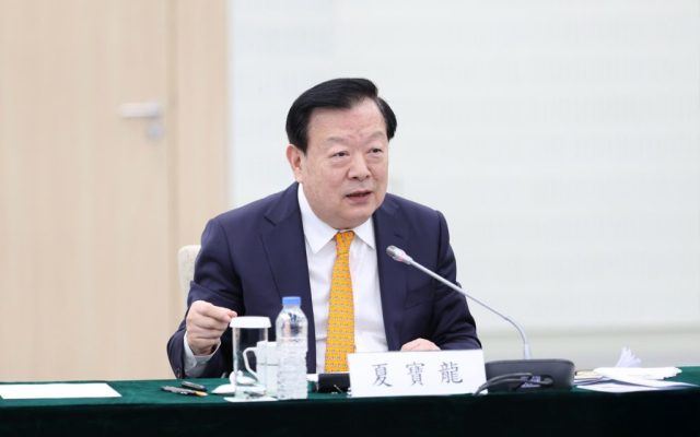 Xia Baolong appeals to Macao businesses to persevere amid economic headwinds
