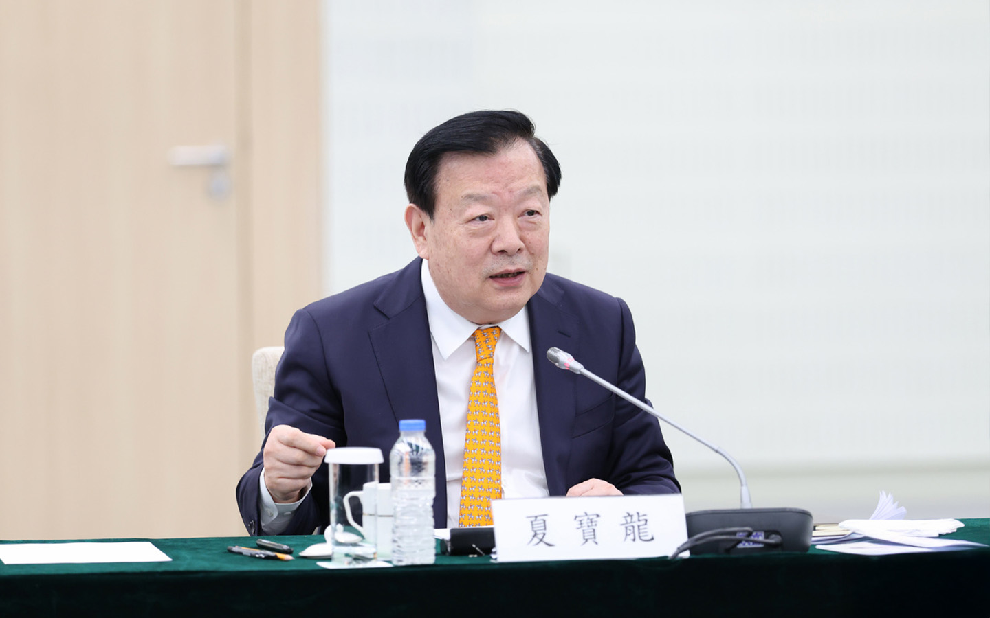 Xia Baolong appeals to Macao businesses to persevere amid economic headwinds