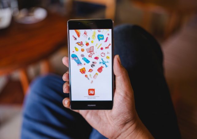 Chinese e-commerce platforms surge in the US market amid trade tensions