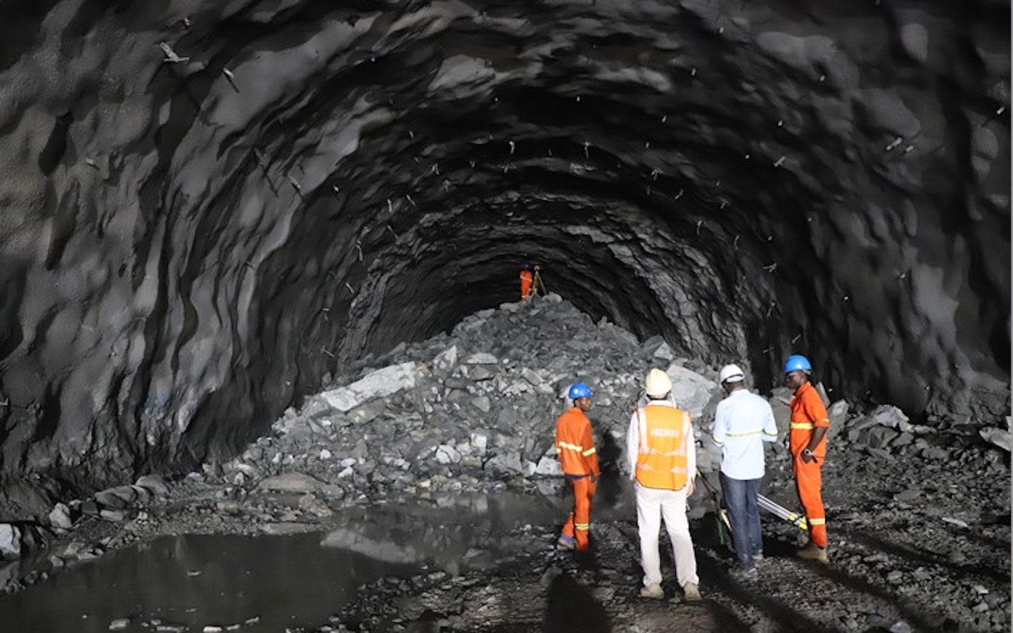 ​​Chinese-built Angolan hydropower plant marks milestone tunnel construction
